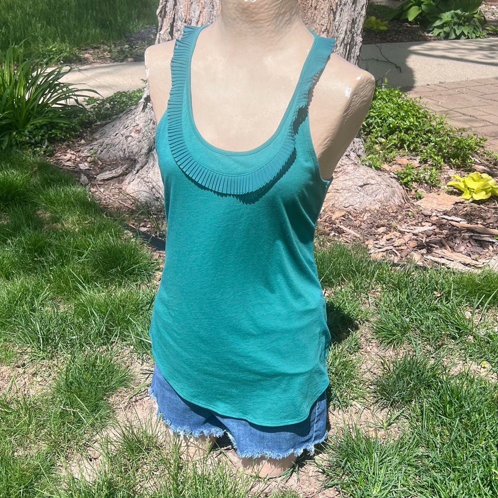 •GAP XS Ruffled Racerback Tank! NEW! - Picture 2 of 14